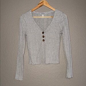 Arizona Jean Company Light Gray Ribbed V-Neck Button Long Sleeve Top